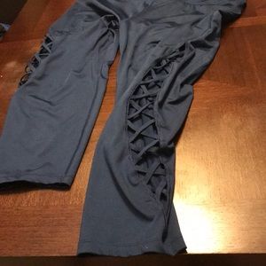 Avia blue capri leggings with spiral stitch